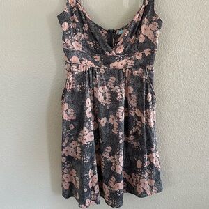 Marciano Women’s Silk Dress Size Small Grey Pink Mini with Pockets